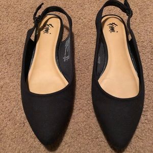 Fioni black pointed toe shoes size 9 1/2
